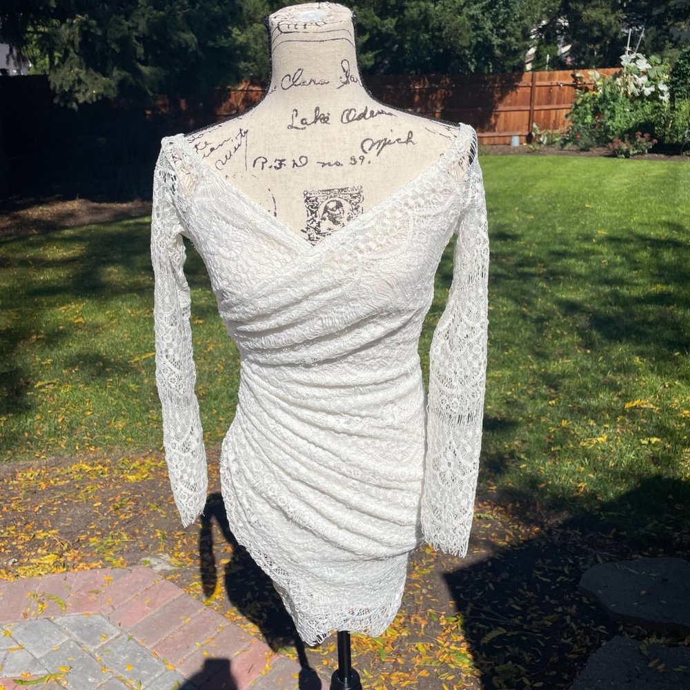 White off the shoulder lace mini dress - Picture 5 of 9